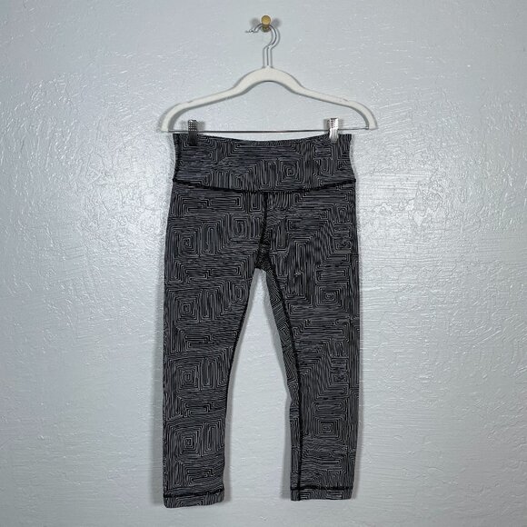 lululemon athletica Pants - Lululemon Women 6 Black White Jacquard Wunder Under Crop III Leggings Wicking